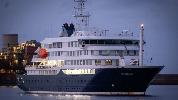 Hantavirüs alarmı: Karantina gemisi Tenerife Limanı’na demirledi!-Bursa Hayat Gazetesi-3