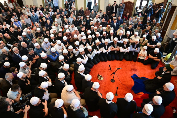 600 yıllık Erguvan Bayramı geleneği manevi atmosferle sona erdi - Bursa Hayat Gazetesi-4