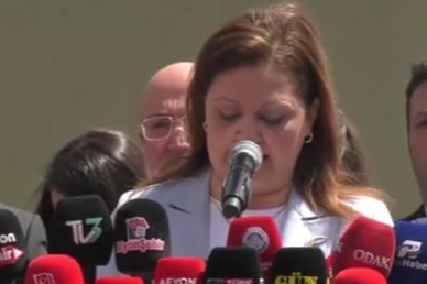 Afyonkarahisar'da Burcu Köksal'a coşkulu karşılama