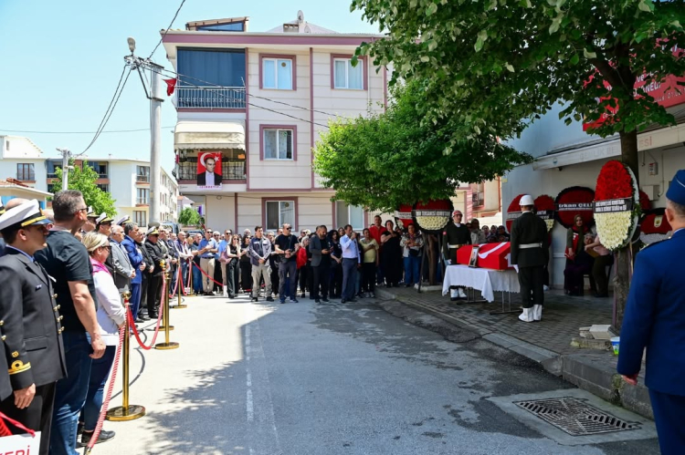 Astsubay Levent Kırdım Gemlik’te son yolculuğuna uğurlandı - Bursa Hayat Gazetesi-4