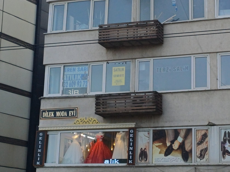 Bursa Atatürk Caddesi’ndeki iş hanlarında “kiralık ve satılık” ilanları artıyor - Bursa Hayat Gazetesi-3