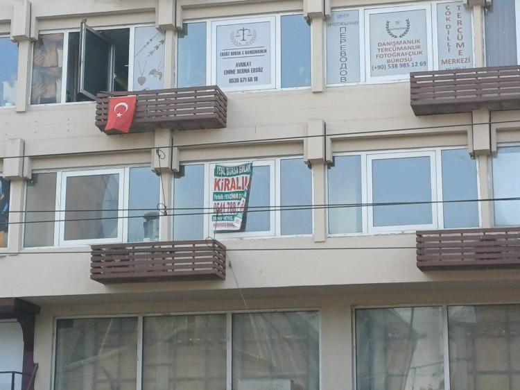 Bursa Atatürk Caddesi’ndeki iş hanlarında “kiralık ve satılık” ilanları artıyor - Bursa Hayat Gazetesi-6