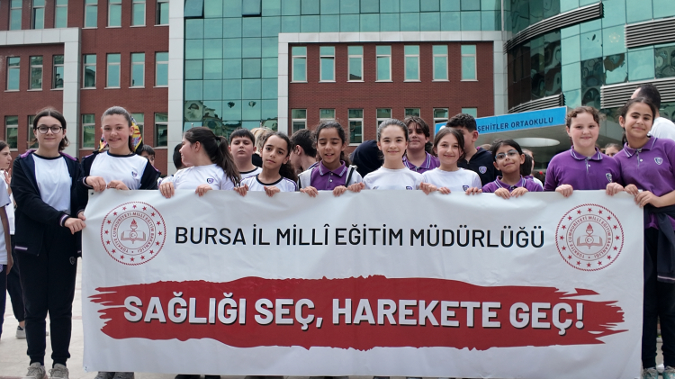Bursa’da öğrenciler sağlıklı yaşam için sahaya çıktı - Bursa Hayat Gazetesi-4
