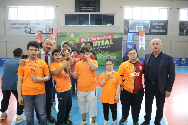 Bursa İnegöl’de Engelsiz Kalpler Futsal turnuvası - Bursa Hayat Gazetesi-3