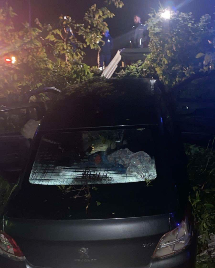 Bursa'da kontrolden çıkan otomobil hurdaya döndü - Bursa Hayat - 2
