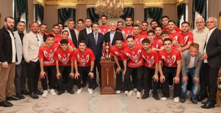 Bursa protokolü şampiyon takımla buluştu - Bursa Hayat - 3