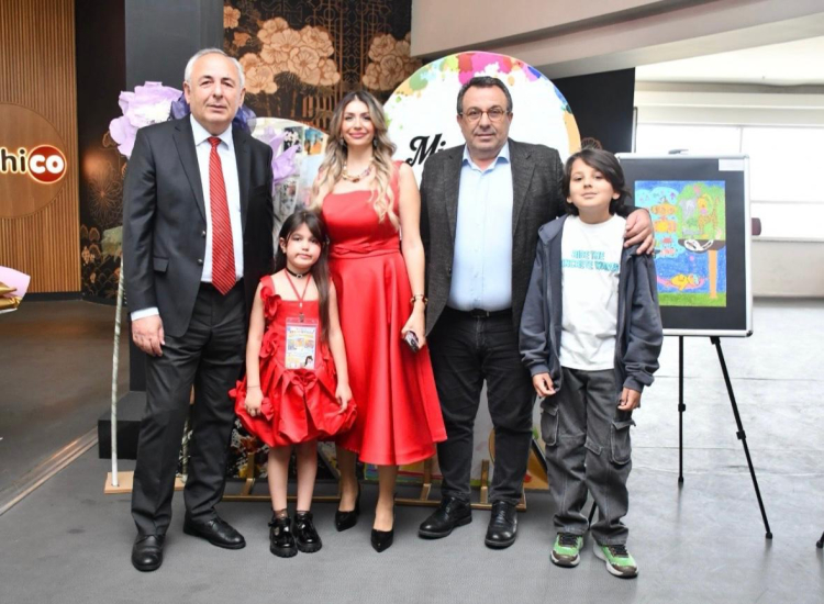 Minik ressam Mina’nın ilk sergisi sanatseverleri büyüledi - Bursa Hayat Gazetesi-3