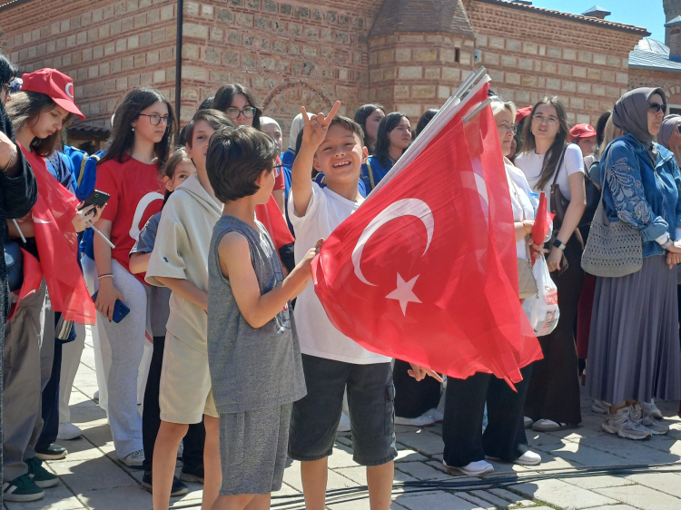 Gençlik alanlara taştı: Bursa 19 Mayıs’ı tek yürek kutladı - Bursa Hayat - 4