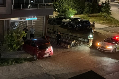 Bursa’da kontrolden çıkan otomobil dükkana girdi