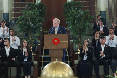 Cumhurbaşkanı Erdoğan 81 ilden gelen gençlerle buluştu
