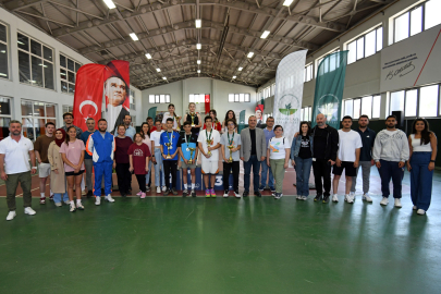 Osmangazi’de kıyasıya tenis mücadelesi: Şampiyonlar belli oldu