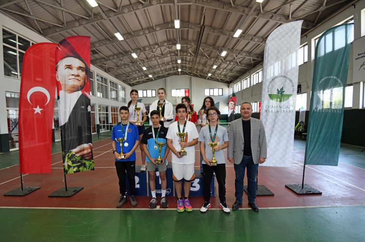 Osmangazi’de kıyasıya tenis mücadelesi: Şampiyonlar belli oldu - Bursa Hayat - 2
