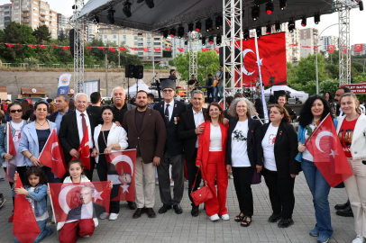 Gençler sahnedeydi: Gemlik’te unutulmaz 19 Mayıs kutlaması