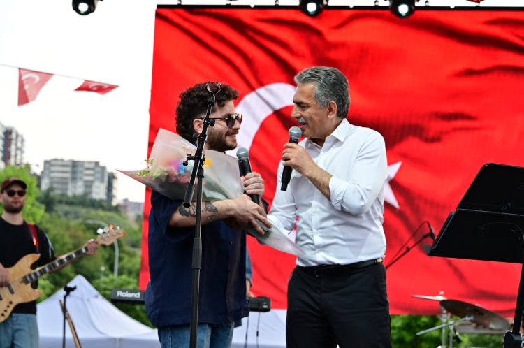 Gençler sahnedeydi: Gemlik’te unutulmaz 19 Mayıs kutlaması - Bursa Hayat - 4