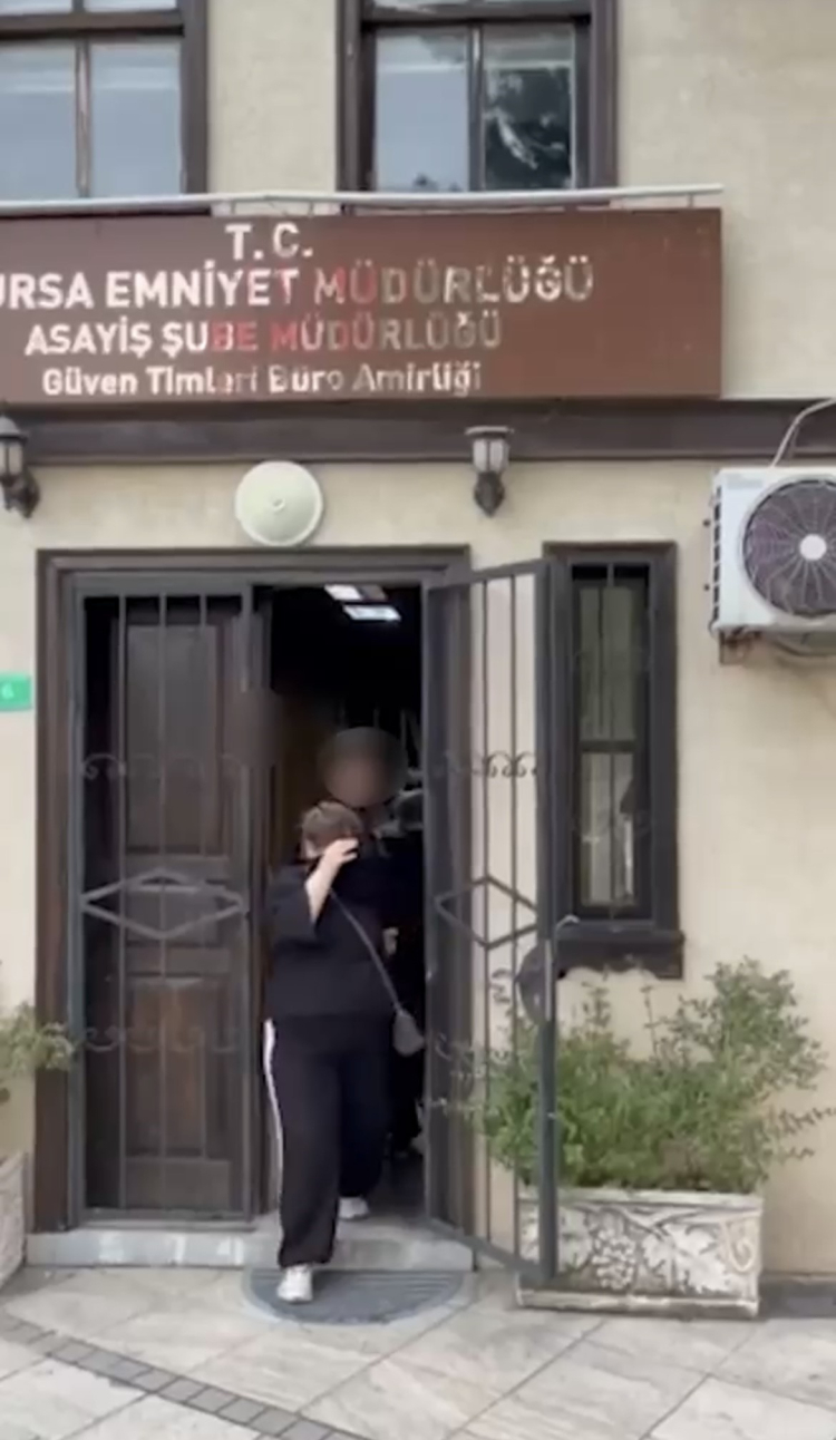 Bursa'da kadınları takip eden hırsızlar kameradan kaçamadı - Bursa Hayat - 3