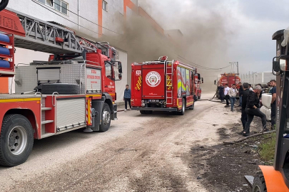Bursa’da koltuk fabrikasında çıkan yangında 2 kişi dumandan etkilendi