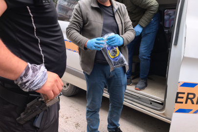 Bursa’da polisi görünce kaçmak istedi! Üzerinden ruhsatsız tabanca çıktı