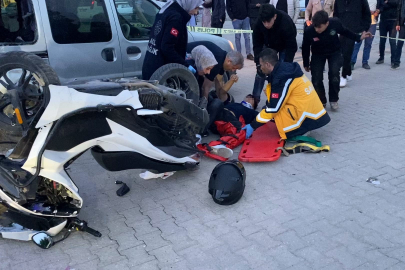 Bursa’da hafif ticari araçla çarpışan motosiklet ters döndü