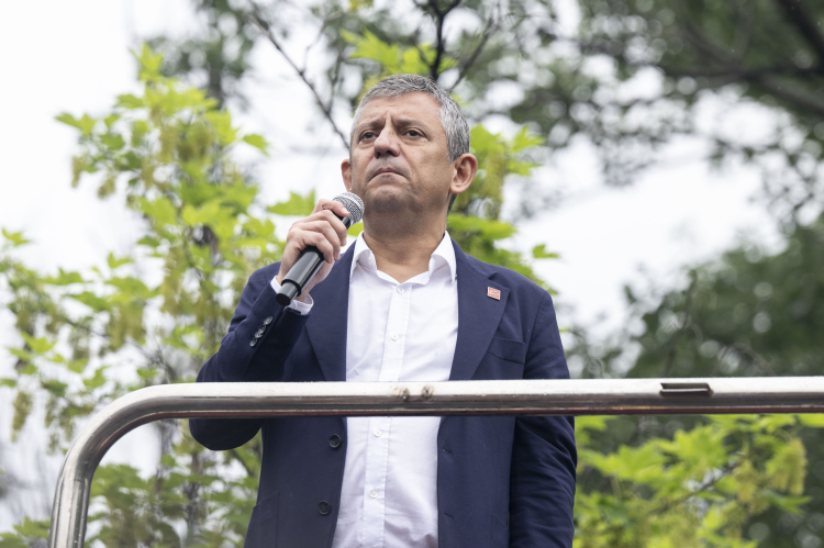 Özgür Özel’den sert çıkış: “CHP fiilen kapanmıştır” - Bursa Hayat - 3