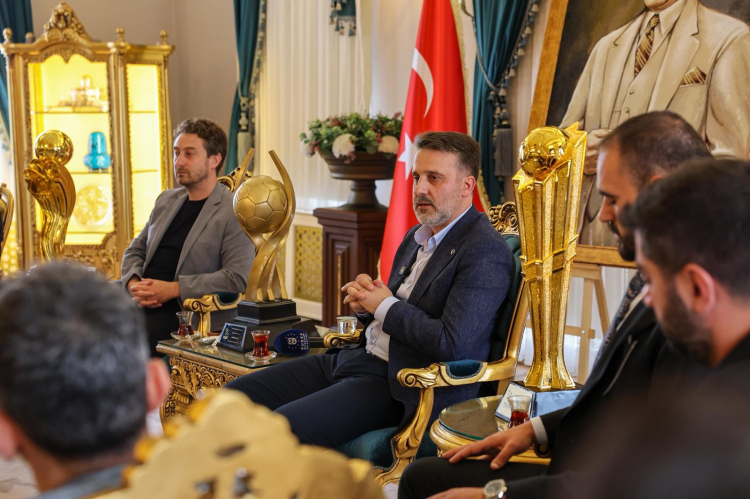 Bursa’nın altın kızları tarih yazdı! Kupayla anlamlı ziyaret - Bursa Hayat - 2