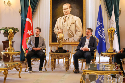 Bursa’nın altın kızları tarih yazdı! Kupayla anlamlı ziyaret