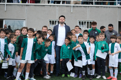 Minik timsahlar sertifikalarını Başkan Enes Çelik'ten aldı!