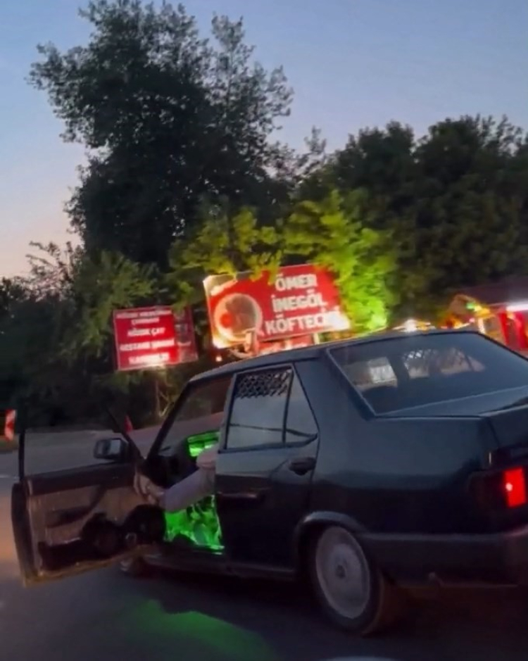 Bursa’da sürücüden şaşkına çeviren hareket: Canını hiçe saydı - Bursa Hayat - 3