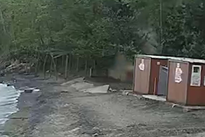 Kediye çarpmamak isterken plaja uçtu!