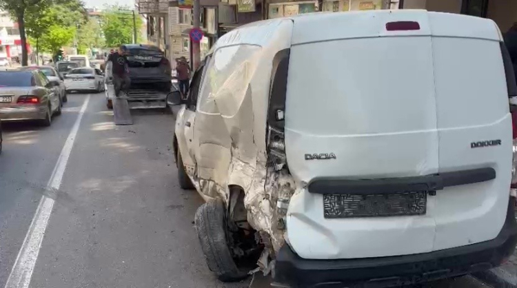 Bursa’da zincirleme kaza: 6 araç birbirine girdi - Bursa Hayat - 6