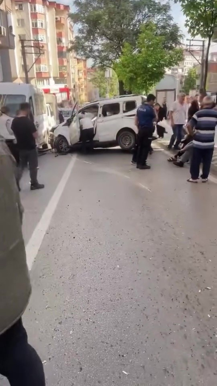 Bursa’da zincirleme kaza: 6 araç birbirine girdi - Bursa Hayat - 7