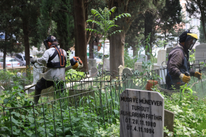 Bursa'da bayram öncesi mezarlıklarda temizlik seferberliği