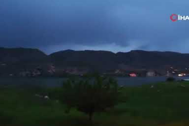 Hasankeyf’te şimşekler geceyi aydınlattı