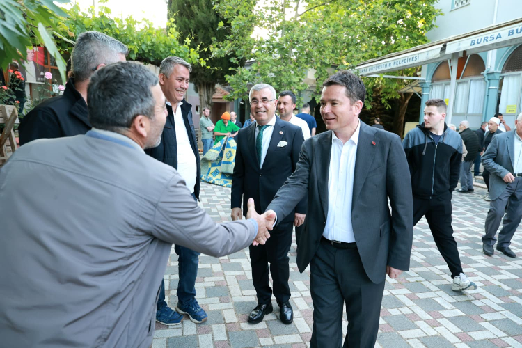 Başkan Erkan Aydın’dan vatandaşlarla bayram buluşması - Bursa Hayat Gazetesi-4