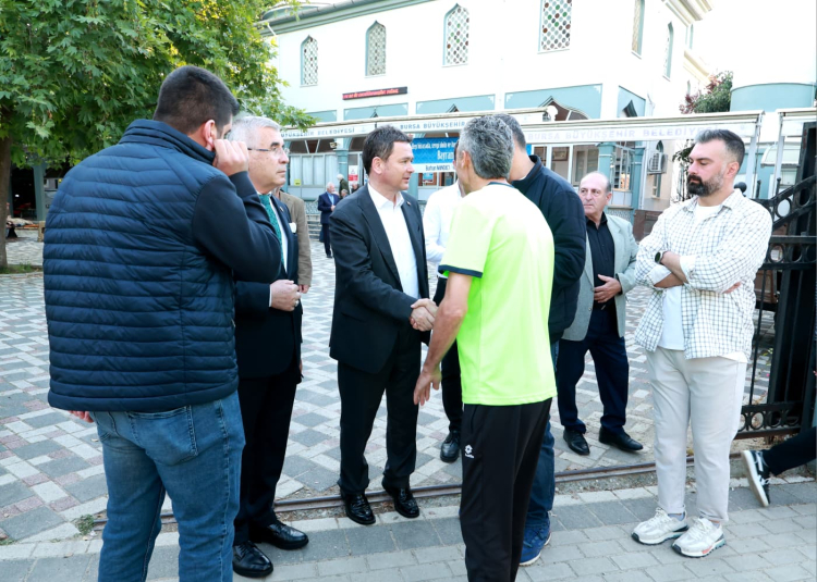 Başkan Erkan Aydın’dan vatandaşlarla bayram buluşması - Bursa Hayat Gazetesi-3