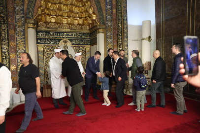 Başkan Vekili Şahin Biba vatandaşlar ve yabancı öğrencilerle bayramlaştı