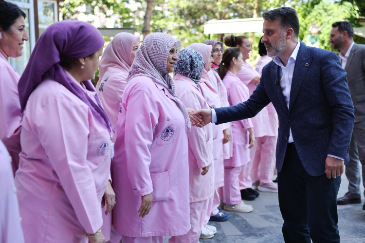 Bursa’da bayramın manevi atmosferi toplumun her kesiminde paylaşıldı - Bursa Hayat Gazetesi-5