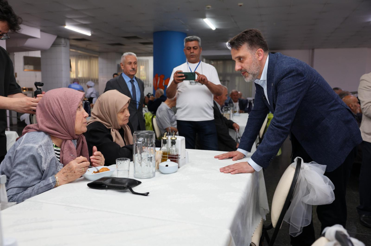 Bursa’da bayramın manevi atmosferi toplumun her kesiminde paylaşıldı - Bursa Hayat Gazetesi-4