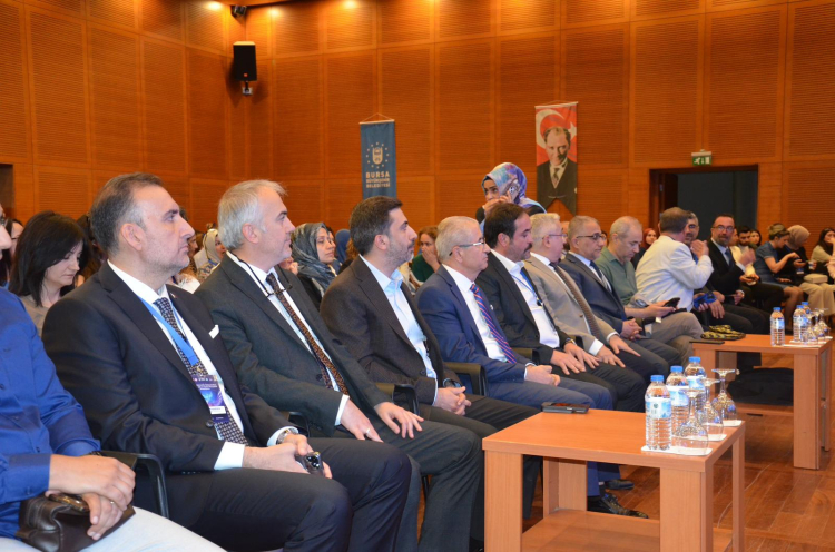 Bursa’da gençlik, aile ve toplum masaya yatırıldı - Bursa Hayat Gazetesi-4