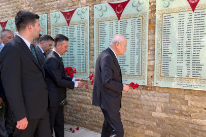 MHP lideri Devlet Bahçeli'den Ülkücü Şehitler Anıtı'na ziyaret