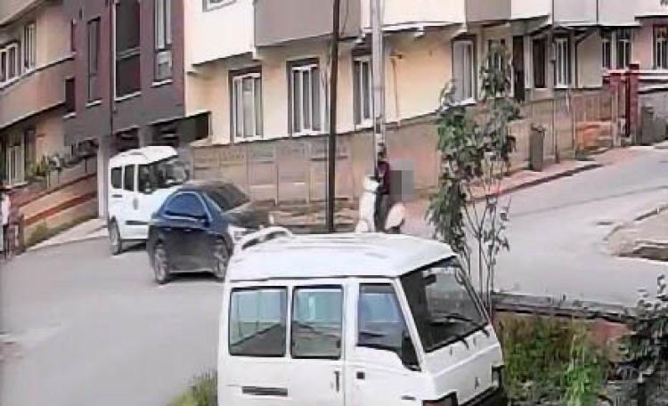 Bursa’da kontrolsüz kavşakta kaza: Motosikletli yola savruldu - Bursa Hayat - 2
