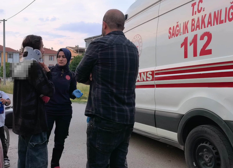 Bursa’da kontrolsüz kavşakta kaza: Motosikletli yola savruldu - Bursa Hayat - 6