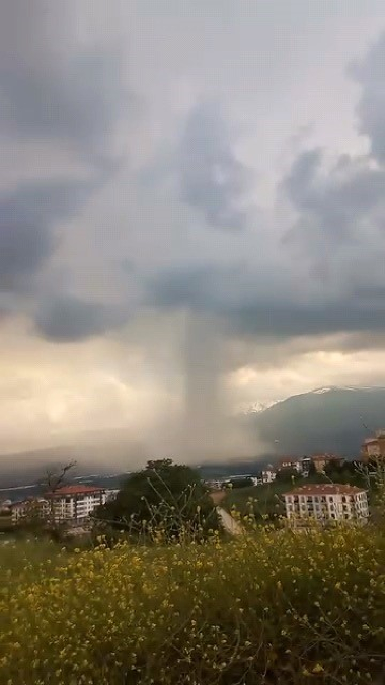 Bursa'da sağanak hayatı felç etti: Sokaklar göle döndü - Bursa Hayat - 3