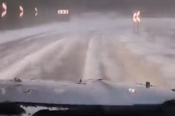 Bursa’da sürpriz yağış! Karayolu beyaza büründü