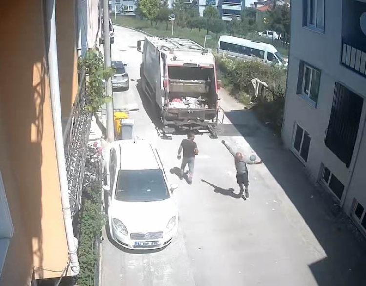Bursa’da temizlik işçilerinden gülümseten anlar - Bursa Hayat - 3
