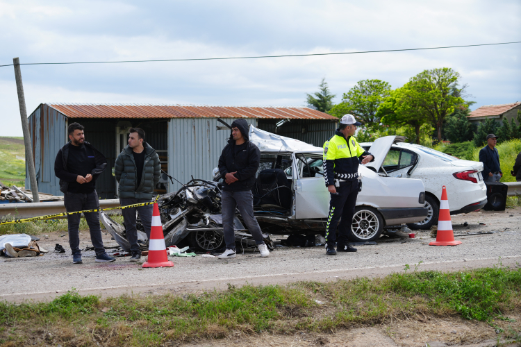 Kırıkkale’de yol kan gölüne döndü: 2 ölü, 7 yaralı - Bursa Hayat - 2