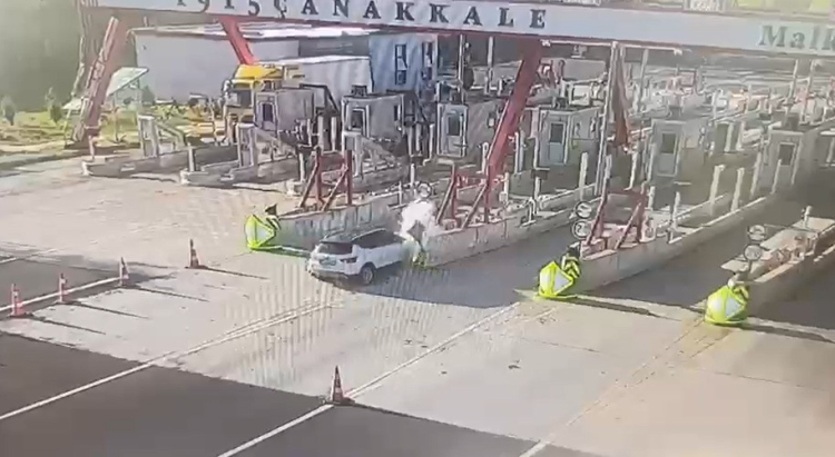 Gişelerde feci çarpışma can aldı! - Bursa Hayat - 2