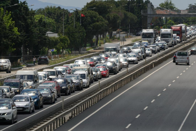 Bayram tatili dönüşünde trafik durma noktasına geldi