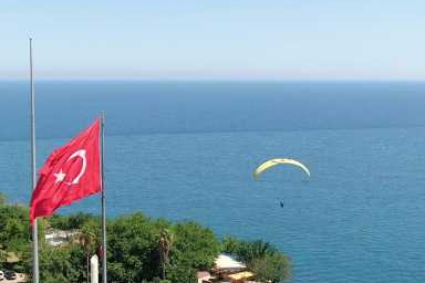 Antalya'da bayram yoğunluğu sürüyor! Konyaaltı Sahili tatilcilerle doldu