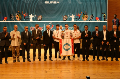 2 bin 800 öğrencinin yarıştığı spor oyunlarında ödüller sahiplerini buldu