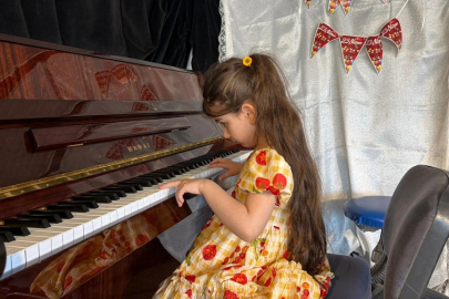 Doğuştan görme engelli Nil’in ilham veren müzik hikayesi